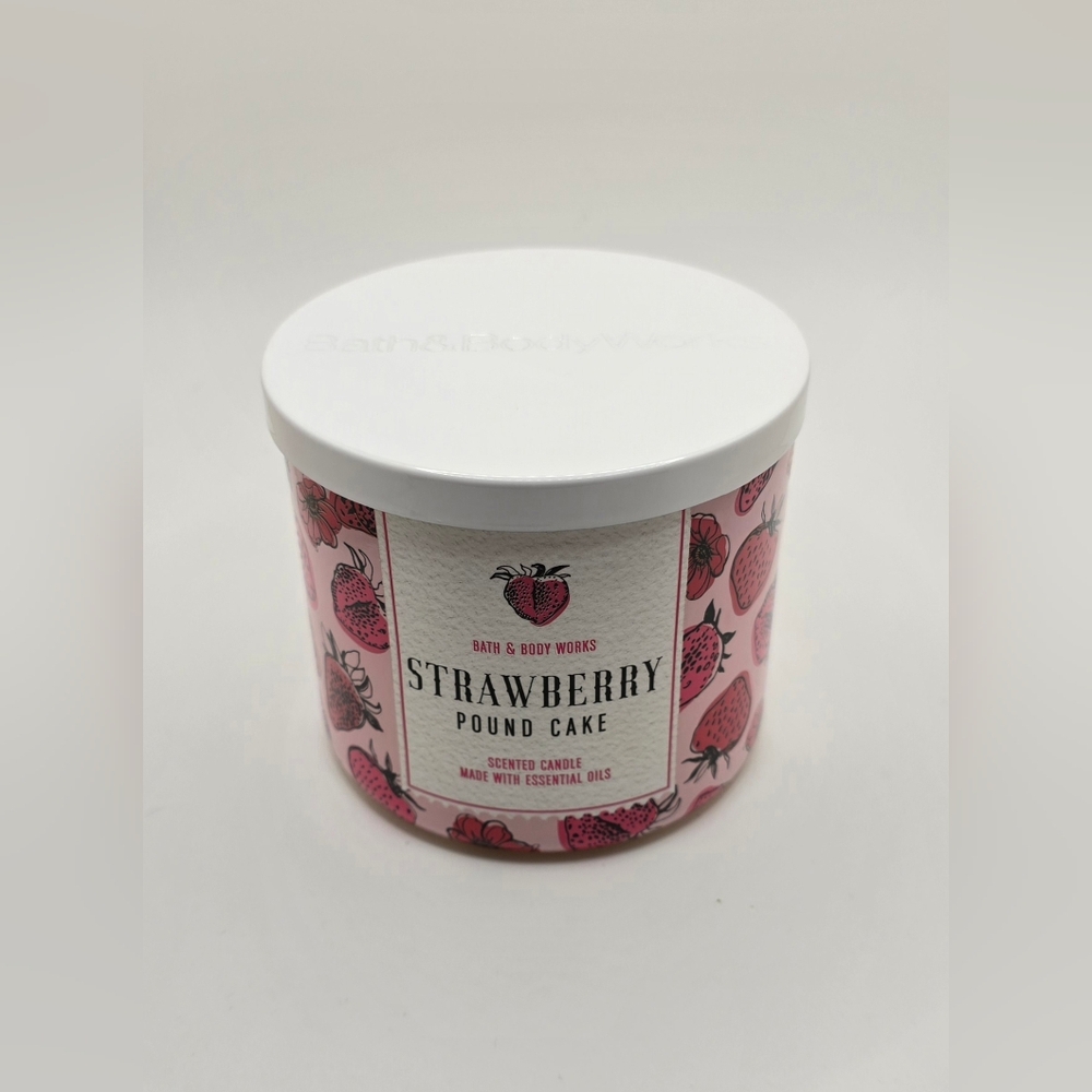 Bath & and Body Works 14.5 oz Strawberry Pound Cake Scented 3 Wick Candle